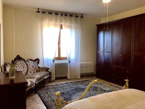 3 chambres, fer et planche Ă repasser, Wi-Fi, draps fournis
