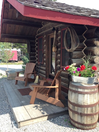 Terrace/patio. Trapper Cabin - 1 Night Min - No Cleaning Fee