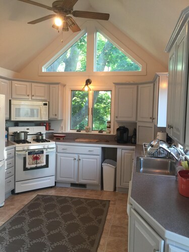 Sunny Cape House in Falmouth Heights