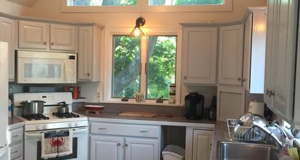 Sunny Cape House in Falmouth Heights