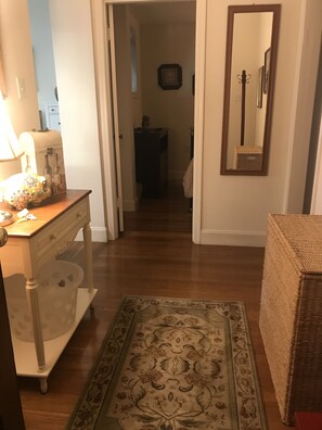 Interior - Marina apt w/ private garden, 1 block from Bay (San Francisco)