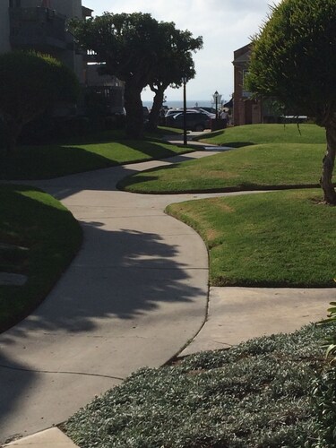 2 Bedroom 1 Bath Fully Furnished Beach Condo in Oxnard, CA