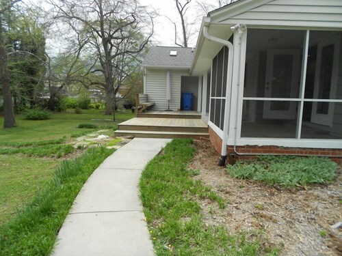 STAY IN DOWNTOWN! Park the car and enjoy BREVARD on foot !