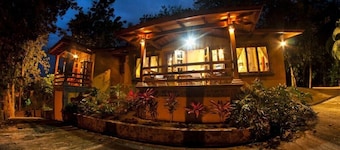 Quinta Teca with two pools near Playa Hermosa beach