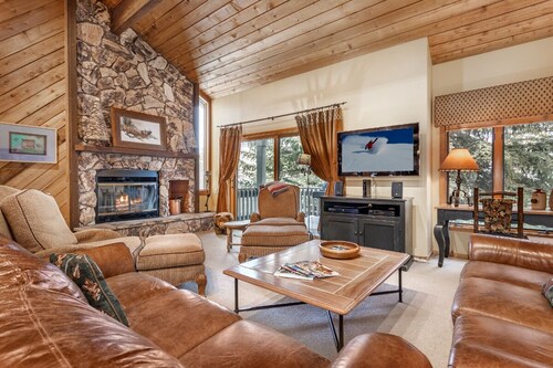 On Call Shuttle - Outdoor Pool, Hot Tub - Steps From Hiking