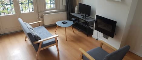 تلفزيون ذكي، مشغل دي في دي، مكتبة موسيقى، مكتبة فيديو