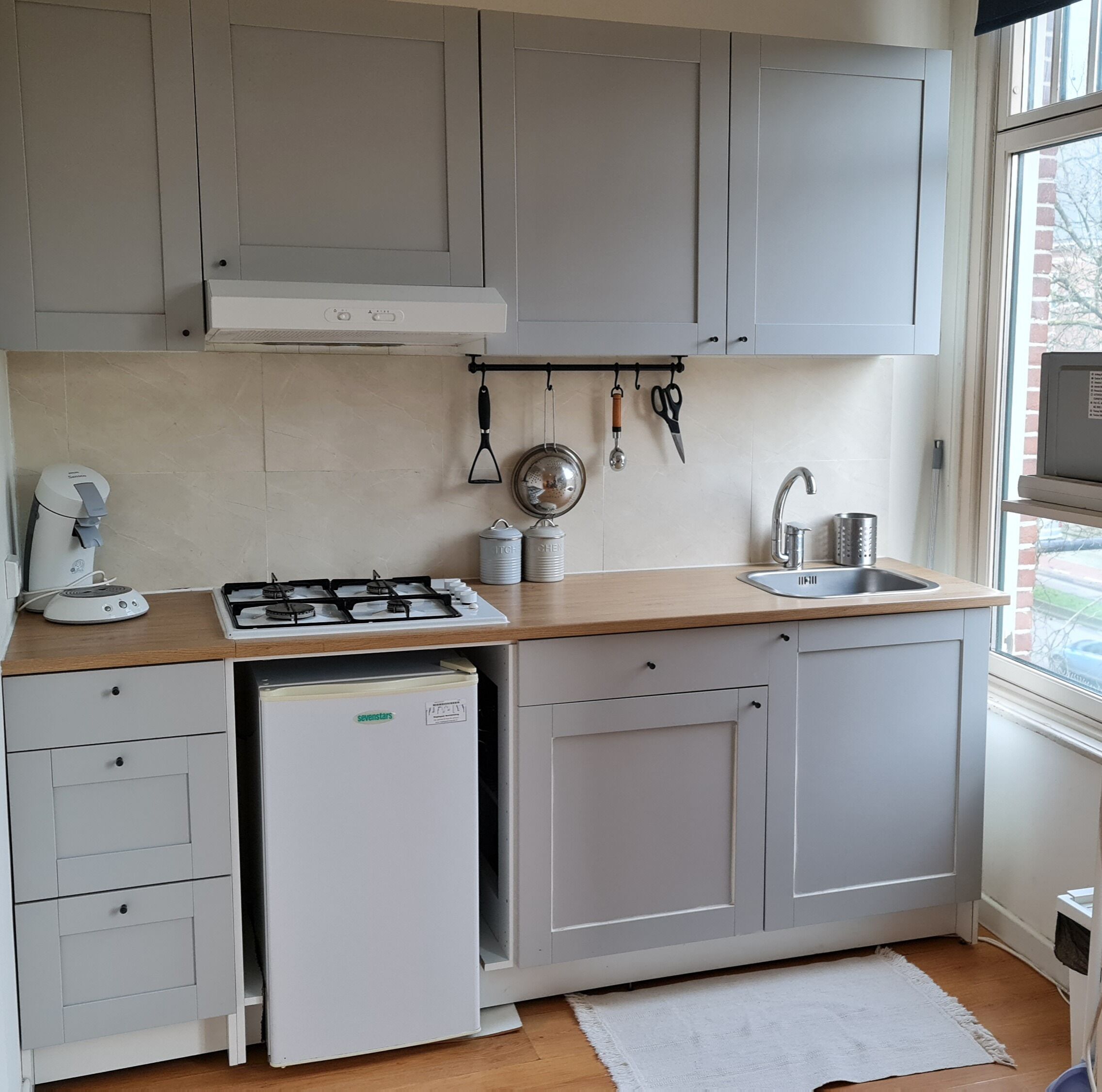 Fridge, microwave, stovetop, coffee/tea maker