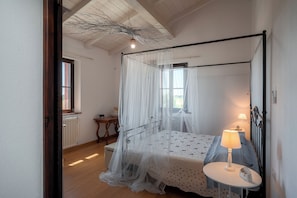4 bedrooms, iron/ironing board, travel cot, WiFi