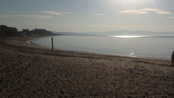 Beach nearby, sun loungers, beach towels