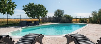 Farmhouse with swimming pool 2 km away from the sea