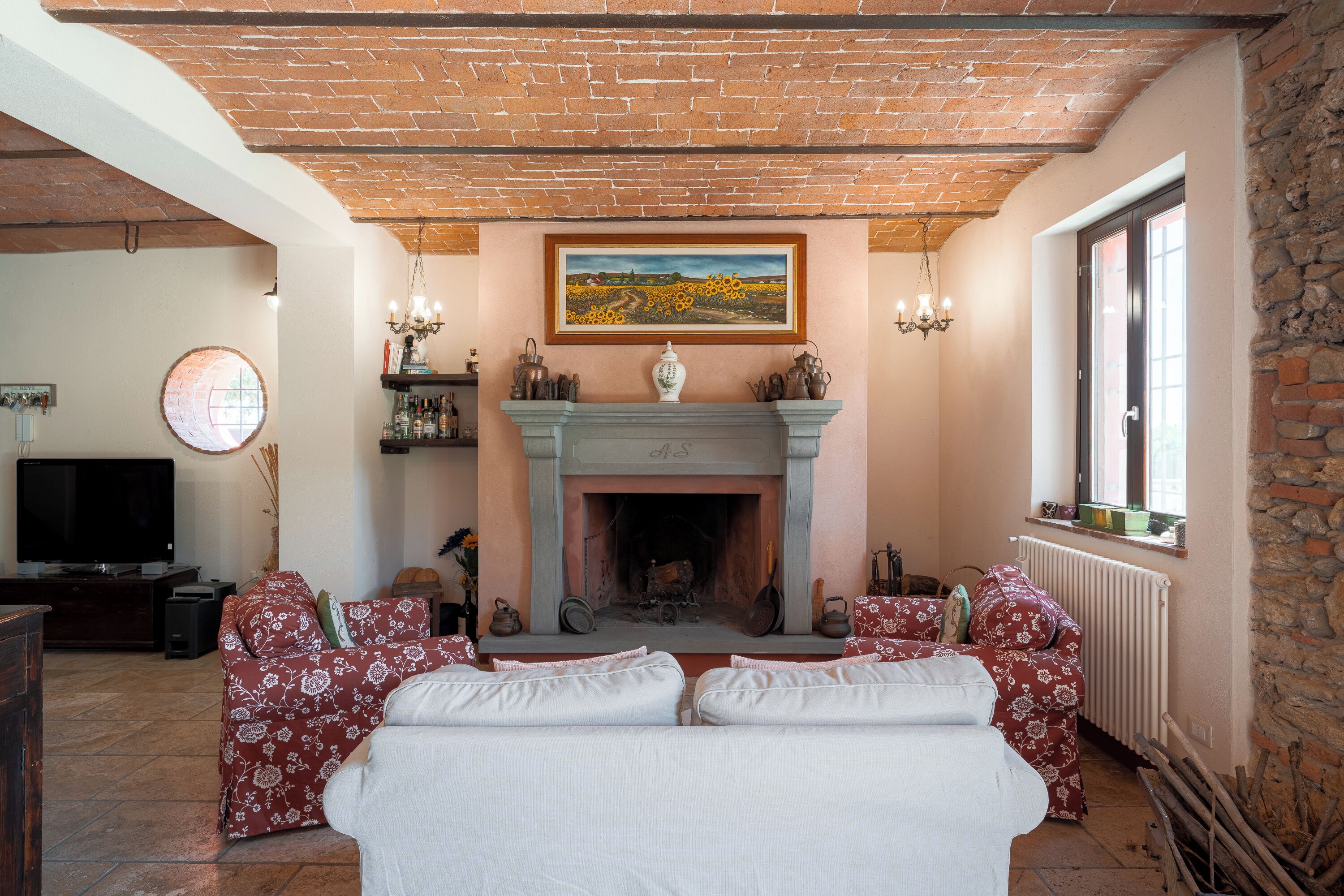 TV, fireplace, video games, books
