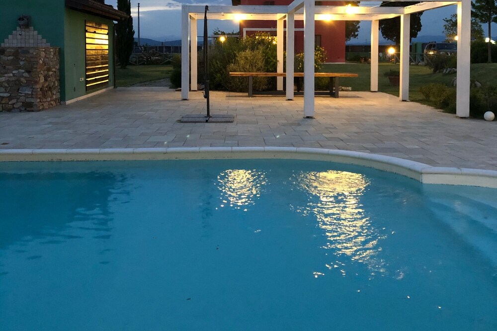 Farmhouse with swimming pool 2 km away from the sea