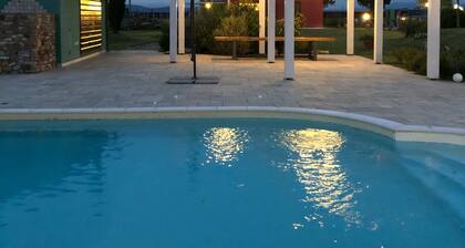 Farmhouse with swimming pool 2 km away from the sea