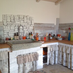 Fridge, oven, stovetop, dishwasher - Farmhouse with swimming pool 2 km away from the sea (Piombino (LI))