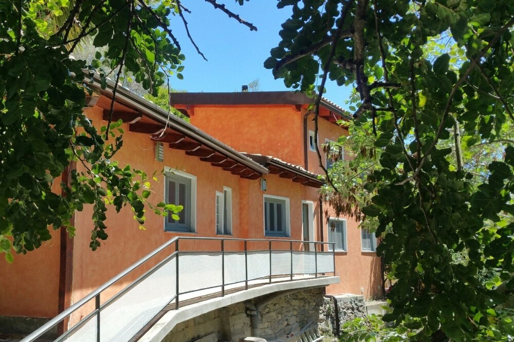 ALASSIO APARTMENT IN VILLA WITH GARDEN fenced Wi-Fi / TV