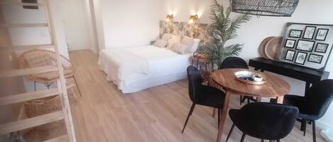 Iron/ironing board, Internet, bed sheets