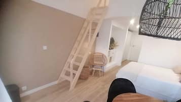 Iron/ironing board, internet, bed sheets