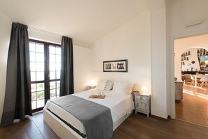 3 habitaciones, tabla de planchar con plancha y acceso a internet 