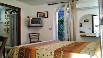 2 bedrooms, in-room safe, iron/ironing board, travel cot