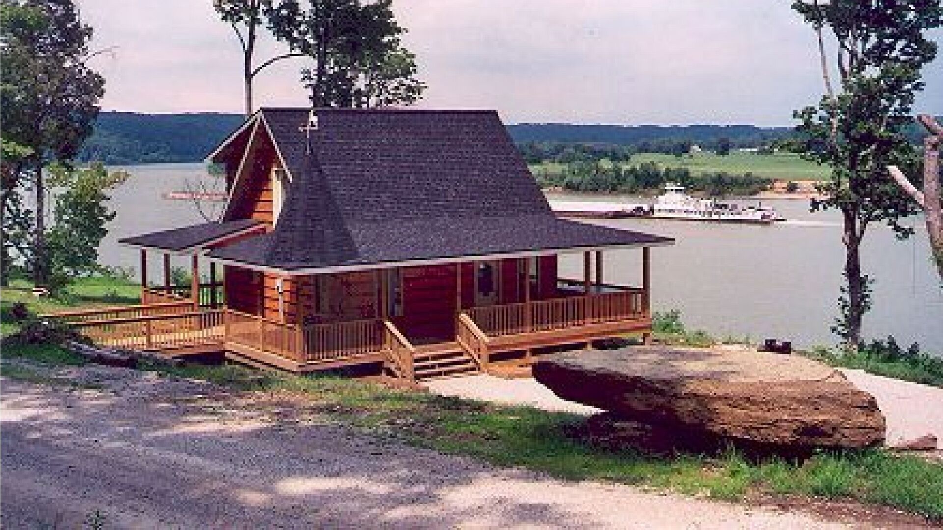 A full Moon night, the entire River transforms to ‘Moon River"