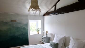 5 habitaciones, tabla de planchar con plancha y cuna de viaje