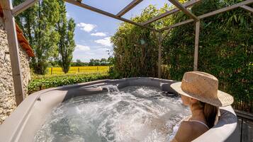 Bain à remous extérieur