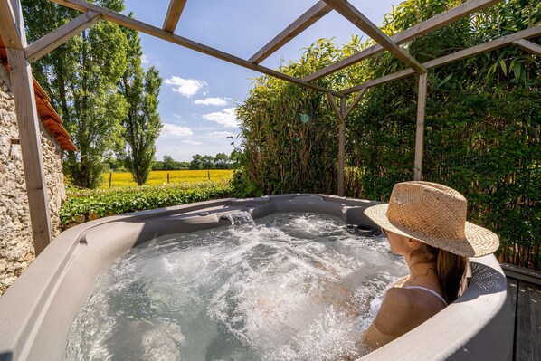 Bain à remous extérieur