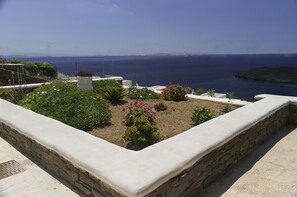 Property grounds - Veranda me thea (Terrace with view) (Tinos)
