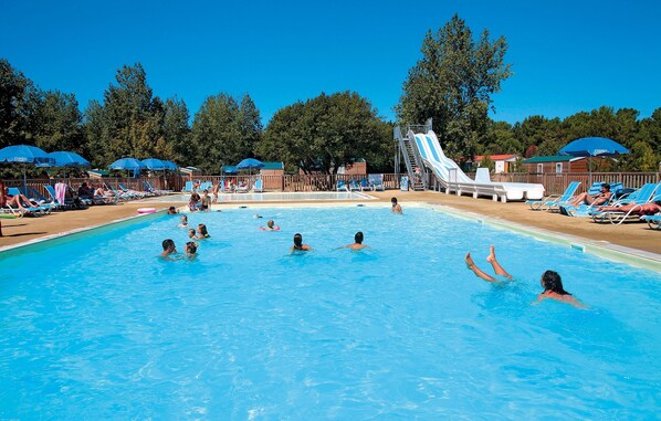 Piscina a l'aire lliure de temporada