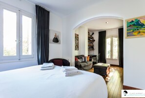 3 slaapkamers, een strijkplank/strijkijzer, gratis wifi, beddengoed