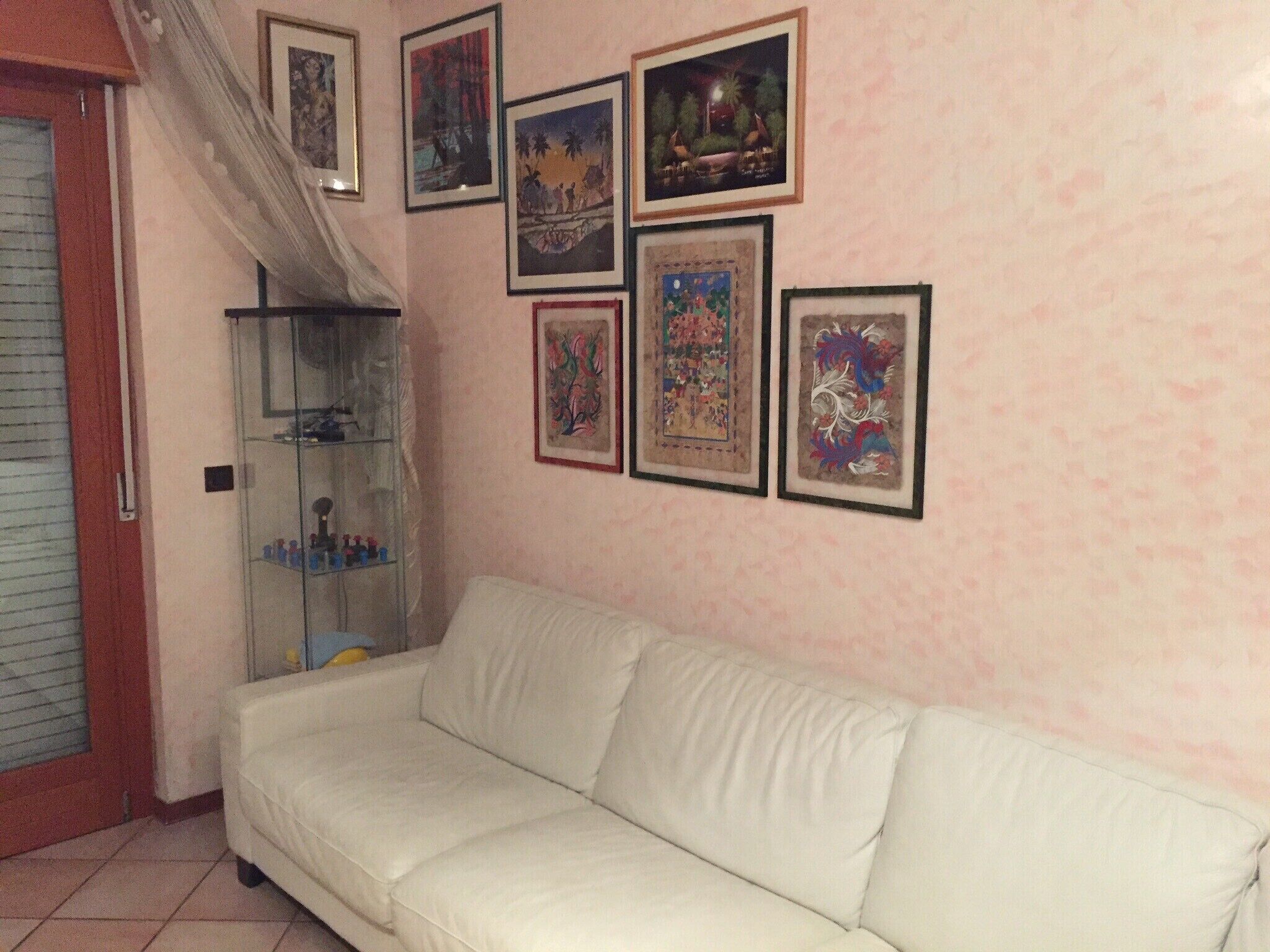Spacious bright 110sqm apartment in a residential area with parking