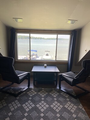 Interior - Waterfront Lake Cottage - Upper Nemahbin Lake (Oconomowoc)