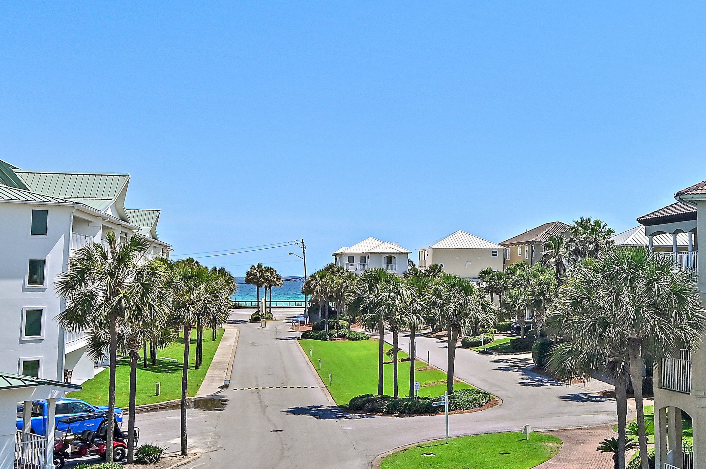 Step outside and let the ocean breeze and water views remind you: you're truly on vacation.