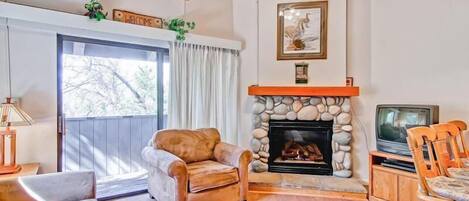 Télévision, cheminée