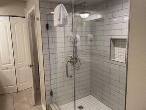 Combined shower/tub, hair dryer, towels, soap