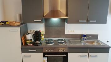 Réfrigérateur, four, plaque de cuisson, cafetiÚre/bouilloire