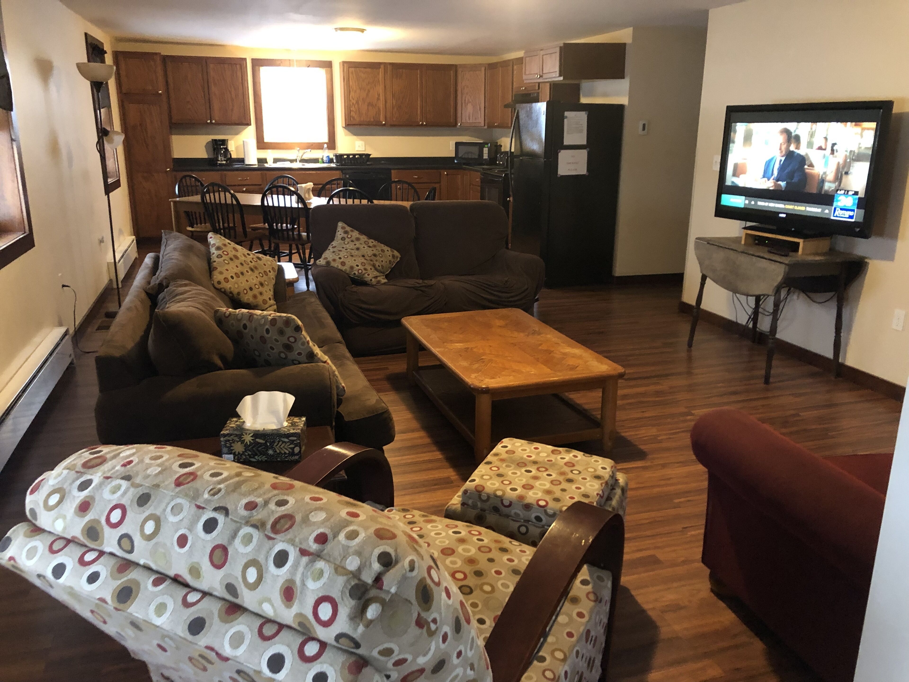 Country Lodge Perfect For Fishing, Snowmobiling and Relaxing 