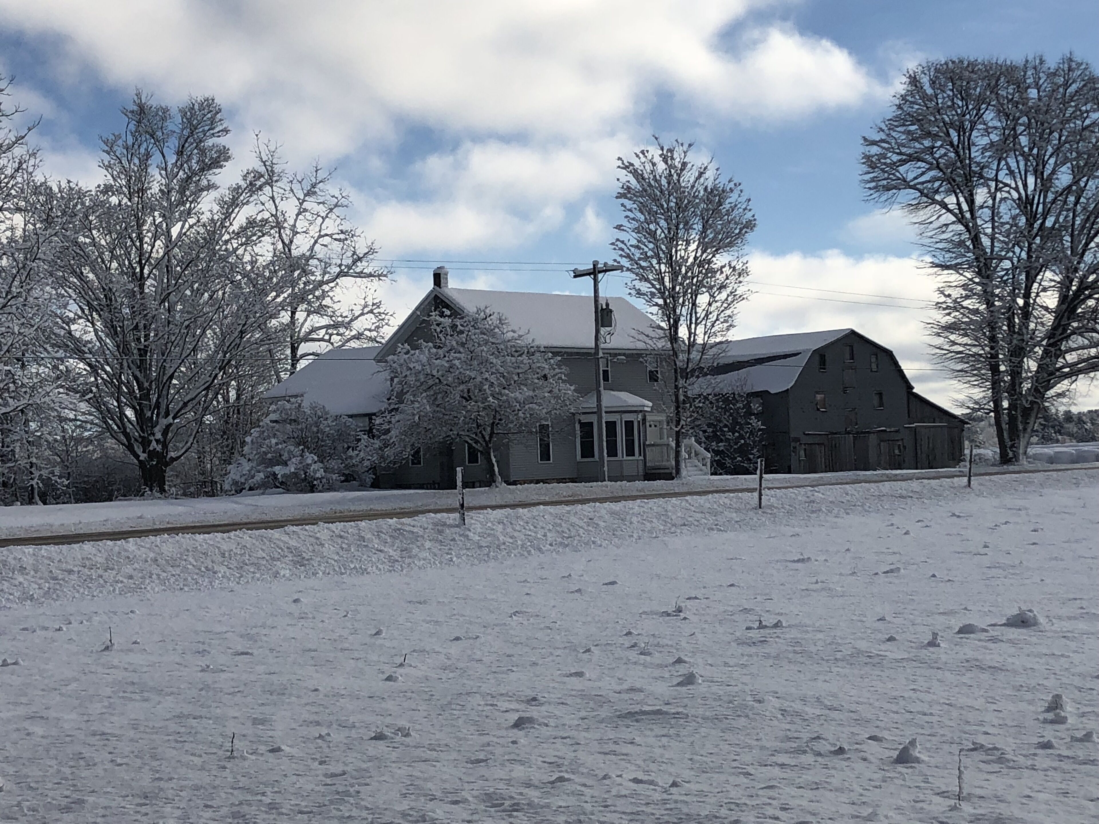Country Lodge Perfect For Fishing, Snowmobiling and Relaxing 