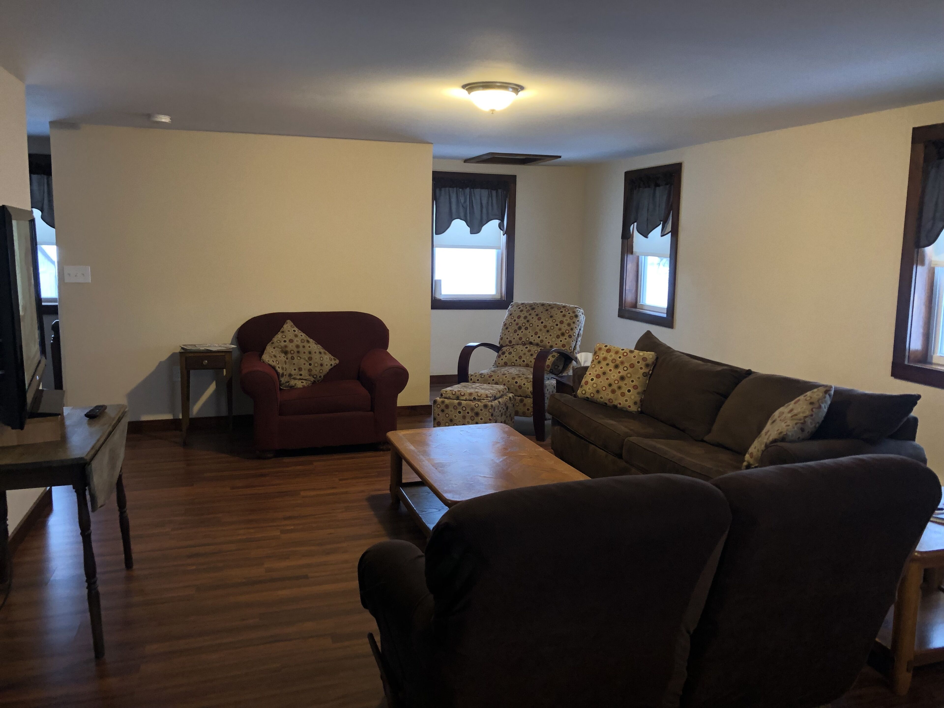 Country Lodge Perfect For Fishing, Snowmobiling and Relaxing 