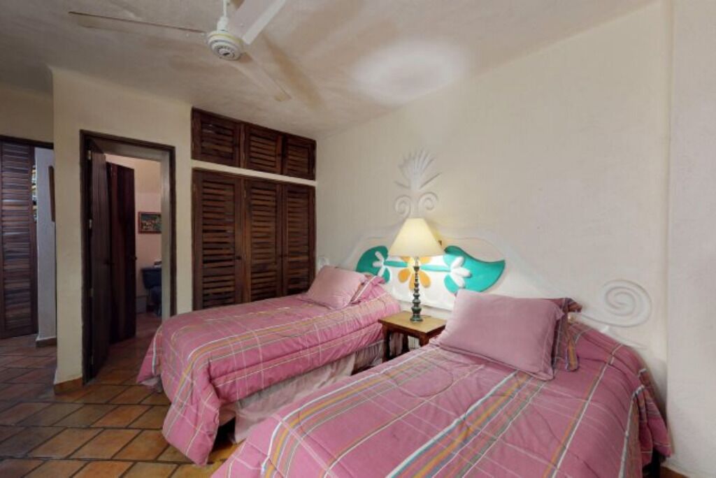 Amazing Beachfront 2 Bedroom Condo! W/Wifi & Balcony in Romantic Zone