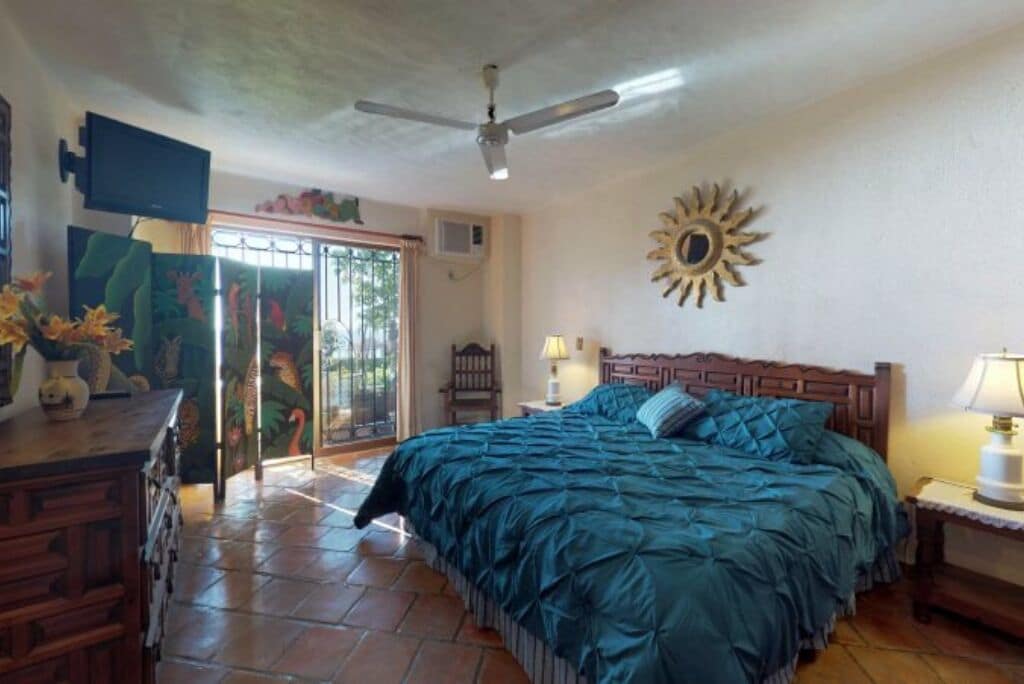 Amazing Beachfront 2 Bedroom Condo! W/Wifi & Balcony in Romantic Zone