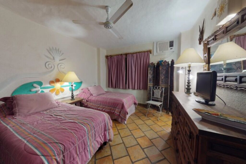 Amazing Beachfront 2 Bedroom Condo! W/Wifi & Balcony in Romantic Zone