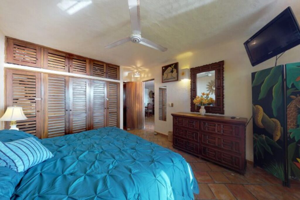 Amazing Beachfront 2 Bedroom Condo! W/Wifi & Balcony in Romantic Zone