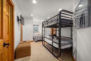 4 Schlafzimmer, Schreibtisch, Bügeleisen/Bügelbrett, kostenloses WLAN