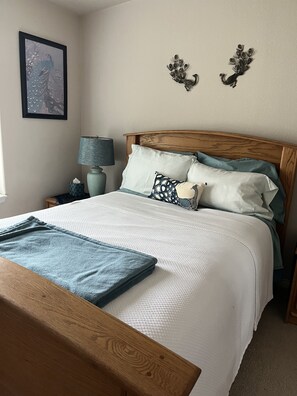 3 bedrooms, iron/ironing board, WiFi, bed sheets - Private Beach Access, Clean, Comfortable Home between Sequim & Port Angeles  (Port Angeles)