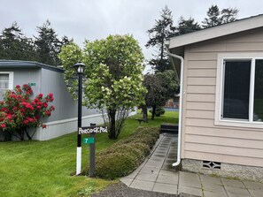 Property grounds - Private Beach Access, Clean, Comfortable Home between Sequim & Port Angeles  (Port Angeles)