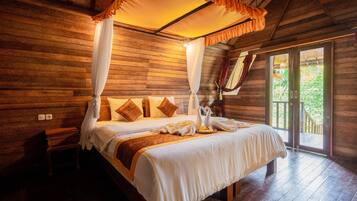 Deluxe Double or Twin Room | In-room safe, desk, free WiFi, bed sheets