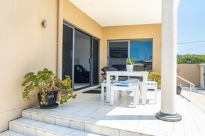 Outdoor dining - Welcome to SUNRISE ON TERRACE, EVANS HEAD (Evans Head)