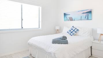 2 bedrooms, iron/ironing board, WiFi