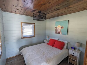 1 bedroom, travel cot, WiFi, bed sheets